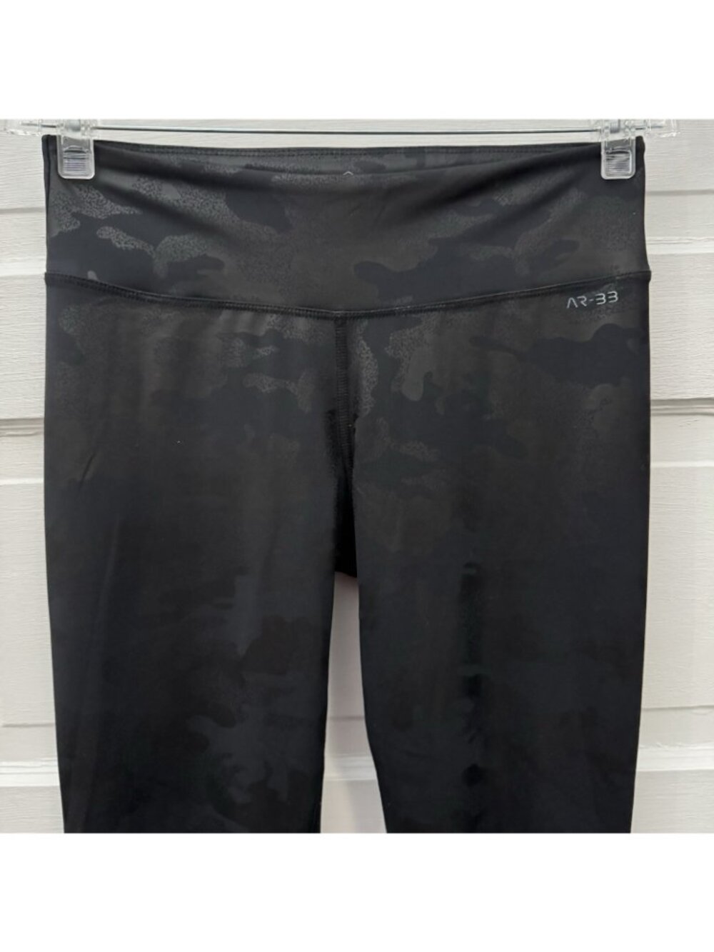 AR-33 Womens L Black Camo 7/8 Leggings Mid Rise Compression Made USA - Picture 3 of 12
